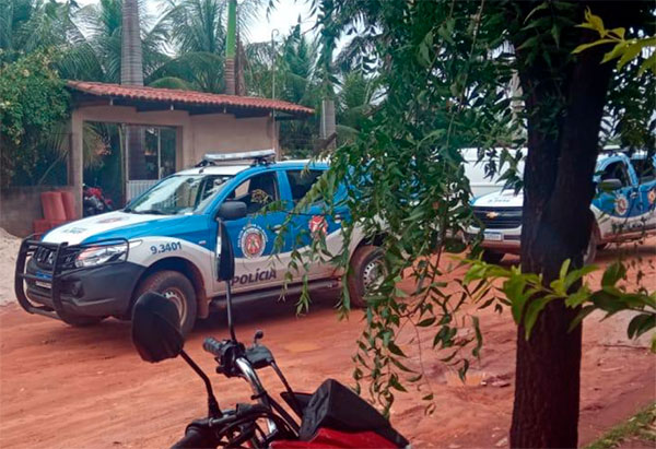 Polícia Militar encerra festa com mais de 60 jovens na zona rural Brumado