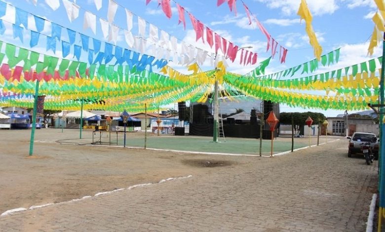 'Razões políticas poderão impedir comerciantes de instalarem barracas na festa da Estocada', diz membro da comissão de festa