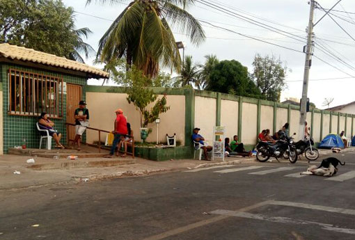Secretaria de Educação da Bahia divulga nota de esclarecimento sobre filas nas escolas estaduais em Brumado