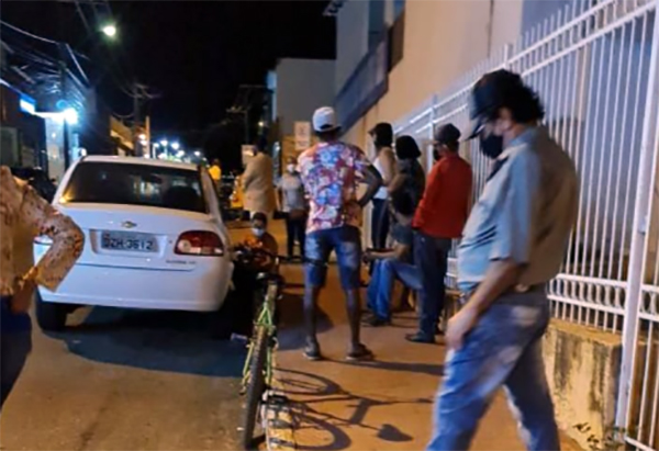 Brumado: Cidadão diz que falta organização na entrega de senhas para vacinação covid-19