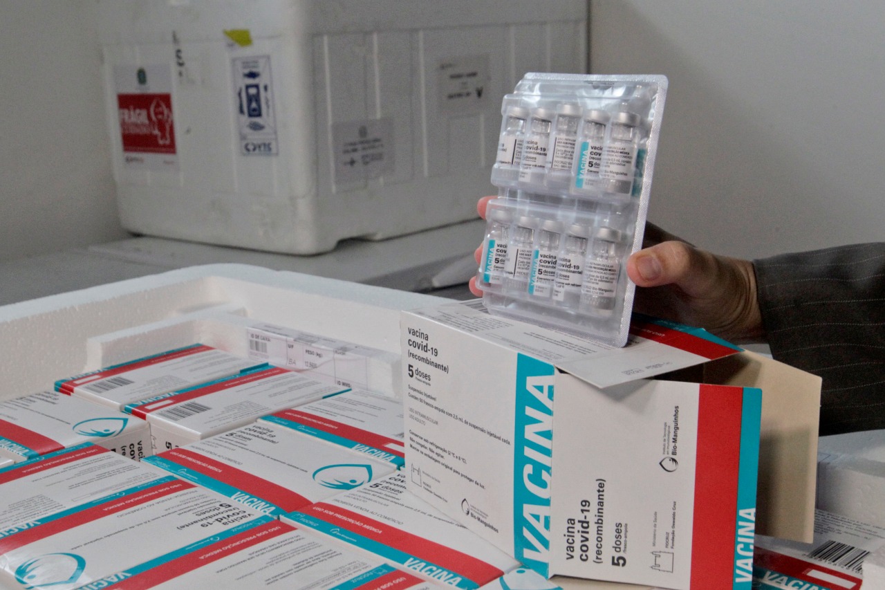 Governo distribuiu mais de 100 milhões de vacinas contra covid-19