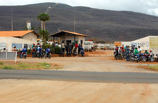 Brumado: Obra da FIOL volta contratar funcionários