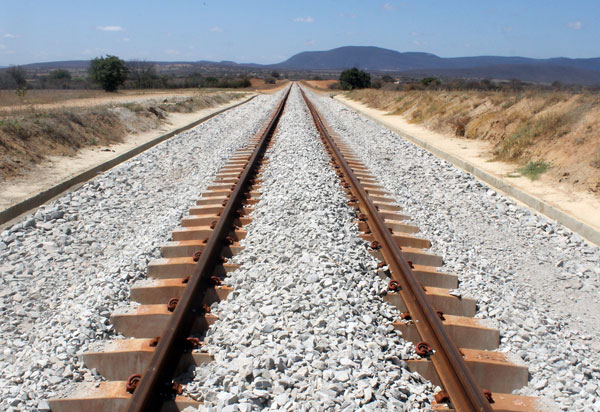 Ministro anuncia que Exército vai ajudar a concluir obras da Fiol na Bahia