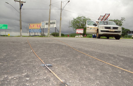 Brumado: Cabos da rede elétrica da Coelba caem na BA-262