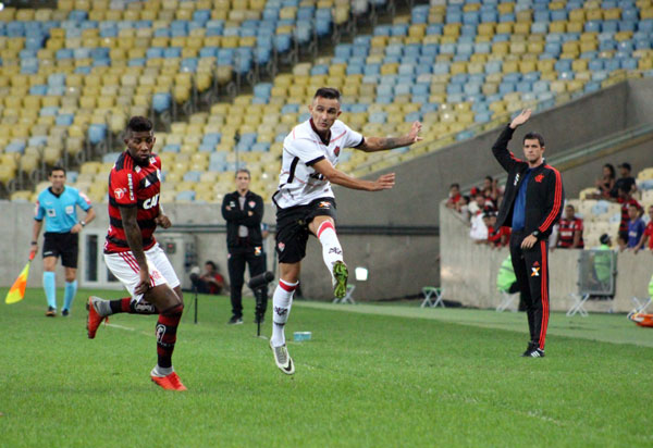 Vitória perde para o Flamengo, por 1 a 0, no Maracanã