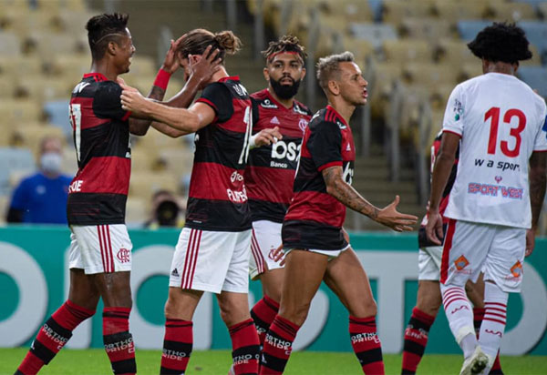 Flamengo vence Bangu no retorno do primeiro estadual do país