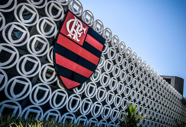 Flamengo faz exames e 38 funcionários testam positivo para a covid-19