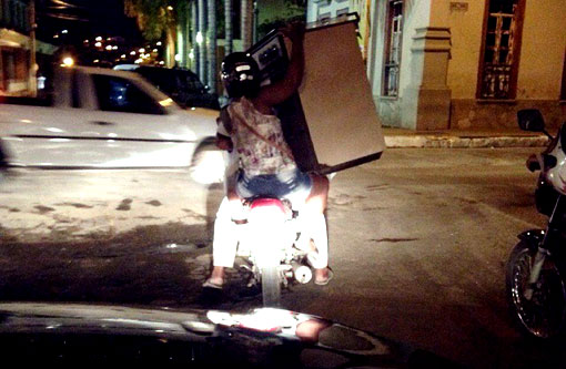 Brumado: Motociclista é flagrado transportando fogão