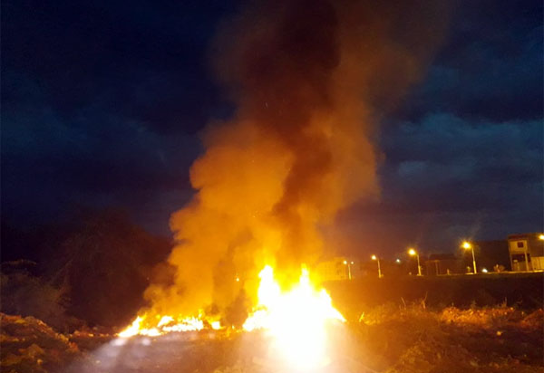 Brumado: moradores da Rua Israel Dias de Oliveira denunciam queimadas na localidade