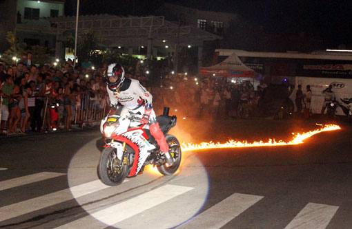M&M Motos: Equipe Força e Ação realiza grande show de manobras radicais em Brumado