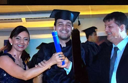 Danilo Fernandes Viana conclui curso de Engenharia Civil e recebe o carinho de parentes e amigos