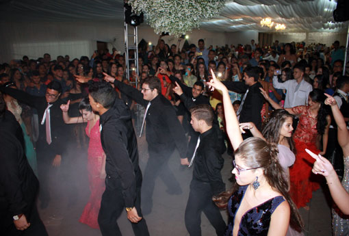 Brumado: Centro Educacional Monteiro Lobato promoveu formatura dos alunos do 3º ano do Ensino Médio