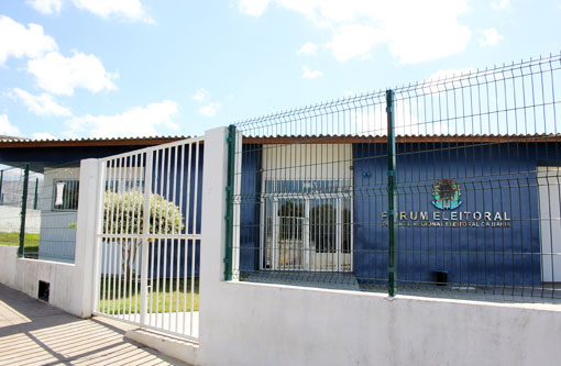 Eleitores com título regular não precisam comparecer aos cartórios eleitorais