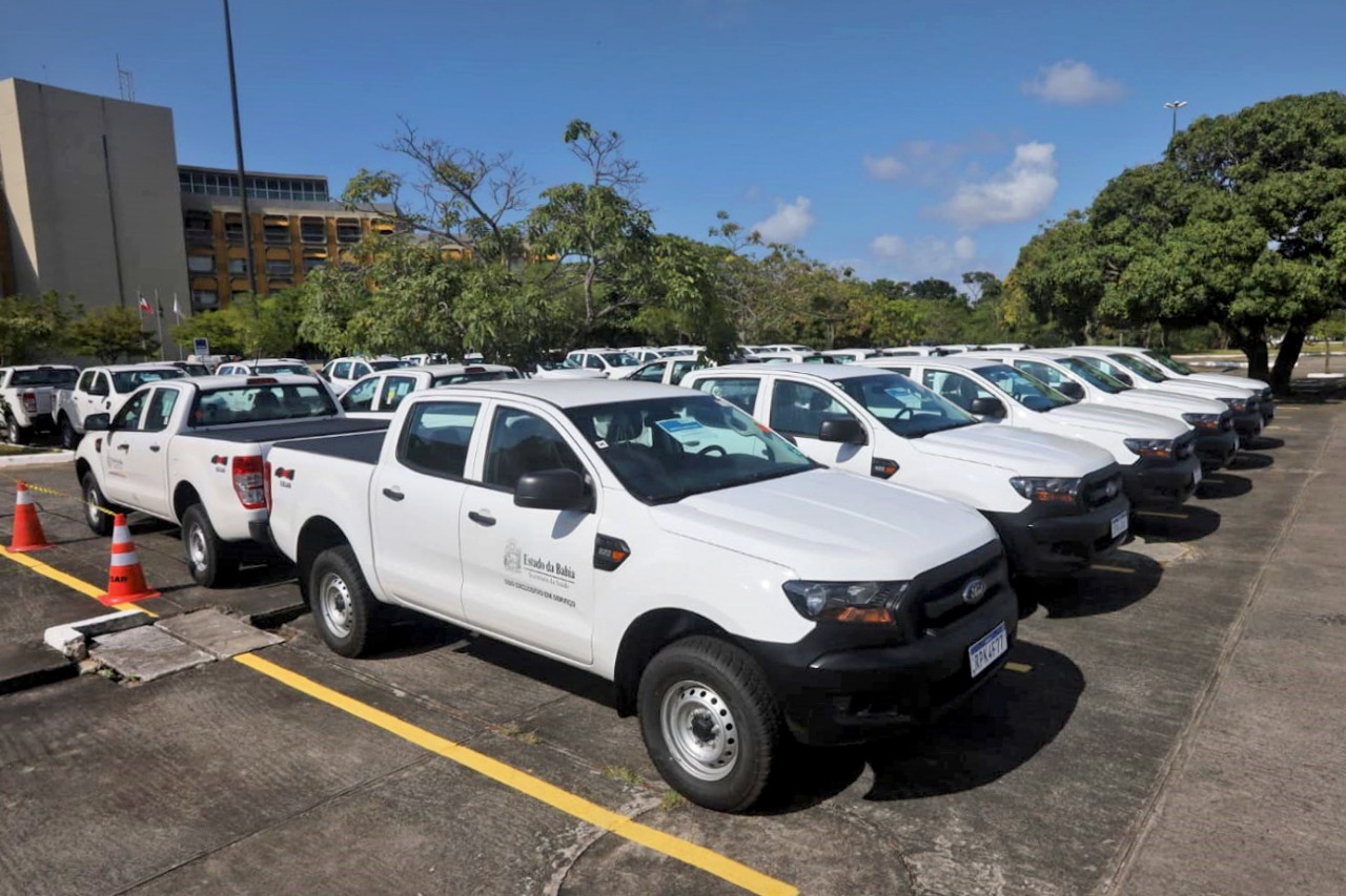 Estado entrega veículos e terminais de videoconferência para reforçar a saúde nos municípios  