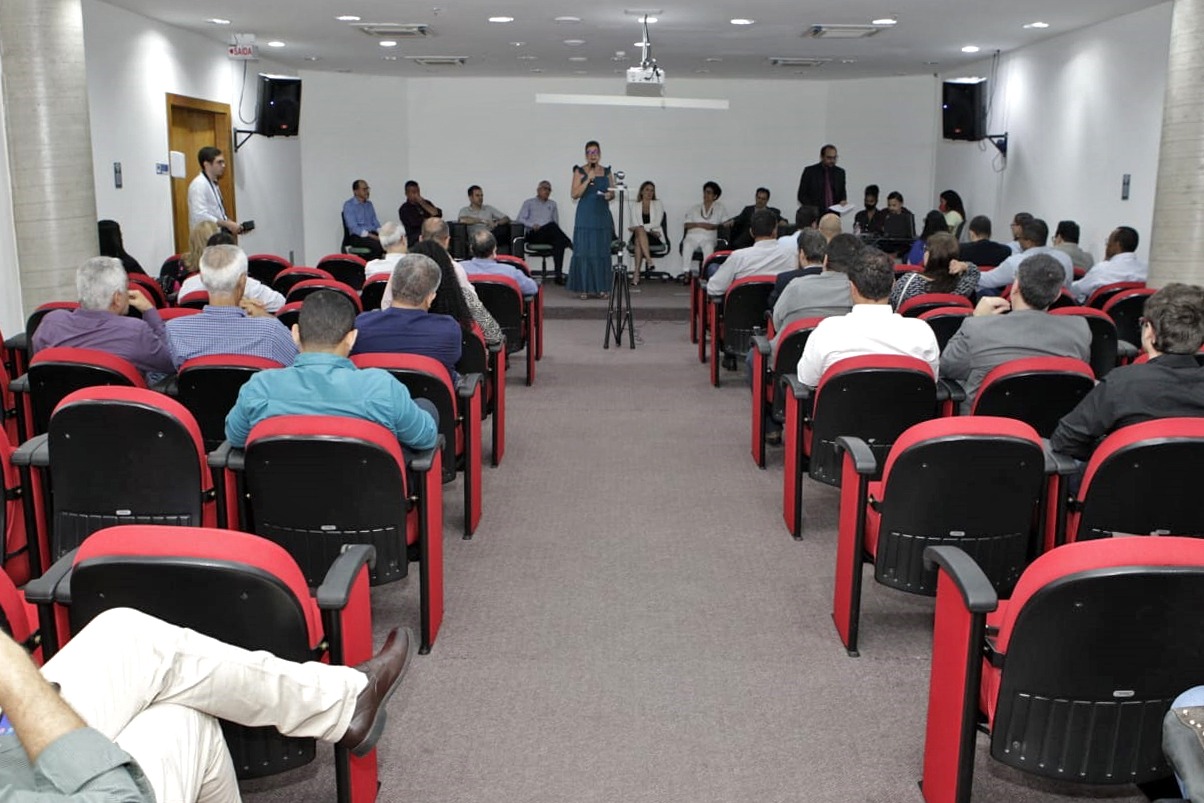 Estado implanta redes de internet gratuitas em 220 praças de 118 municípios baianos