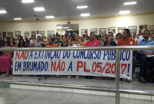 Brumado: com sessão lotada, projetos polêmicos não são votados pelos vereadores