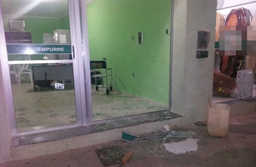 Livramento: Funcionário de funerária tem ataque de fúria e destrói escritório de trabalho