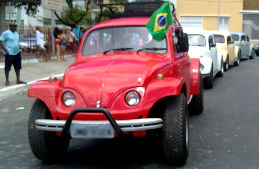 Brumado: Fusca personalizado pelo artista plástico Enilson Meira foi atração no desfile de 7 de setembro