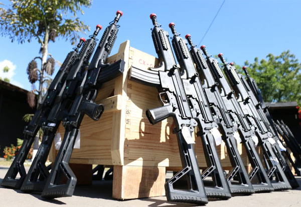 Polícia Civil recebe 200 novos fuzis e espingardas