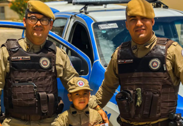 Presidente Jânio Quadros: policias da 34ª CIPM fazem surpresa em aniversário de menino de 05 anos
