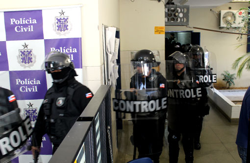 Brumado: Em operação GEOP encontra 23 celulares e materiais nas celas da delegacia