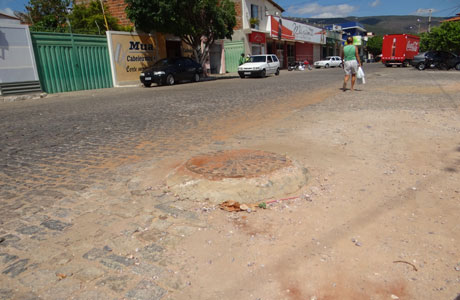 Brumado: Galeria no meio da rua pode causar acidentes