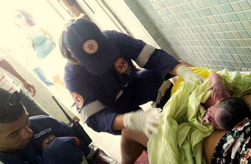 Conquista: mulher entra em trabalho de parto e bebê nasce em clínica odontológica