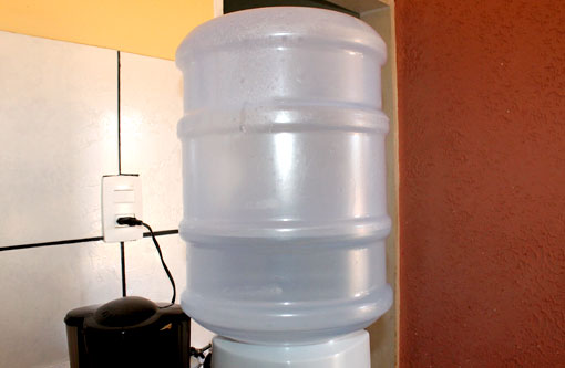 Decreto determina selo fiscal obrigatório em garrafões de água mineral na Bahia