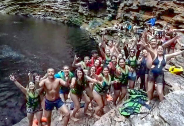 Genes Academia promove atividade ao ar livre e leva alunos para excursão na Cachoeira do Buracão