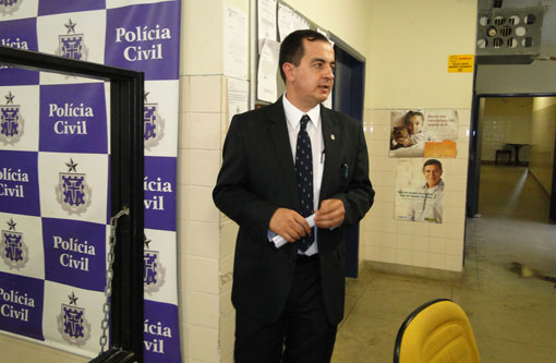 Brumado: Juiz visita presos e controla início de motim na carceragem da delegacia