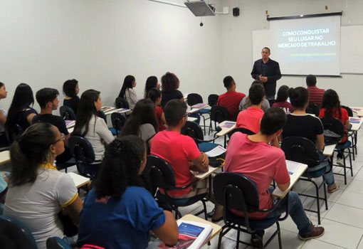 Unopar de Brumado realizou o evento 'Giro de Carreiras'