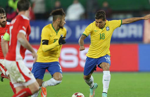 Brasil vence Áustria por 2 a 1 e segue invicto com Dunga