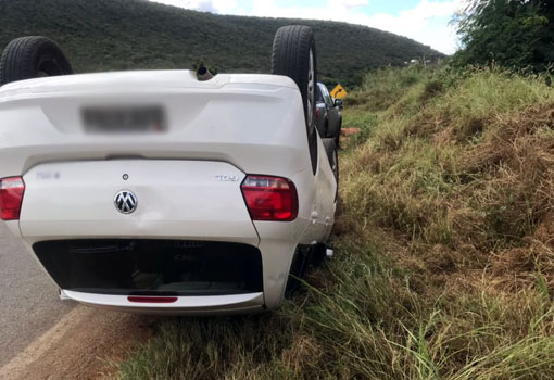 Brumado: carro capota na BA-148, saída para Livramento de Nossa Senhora