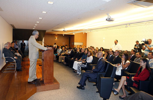 Governo e professores estaduais assinam acordo sobre avanço salarial