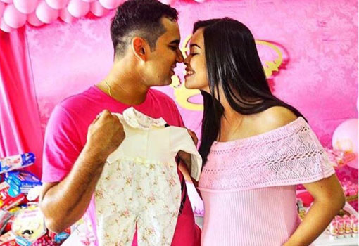 Marido que matou esposa grávida em Serrinha por ciúmes de WhatsApp participou do velório antes de confessar o crime