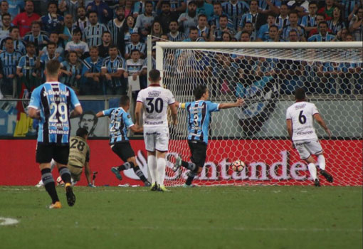 Grêmio vence Lanús e abre final da Libertadores com vantagem