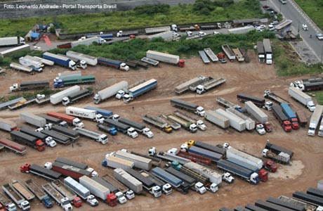 GREVE: CAMINHONEIROS AMEAÇAM PARAR O BRASIL DIA 25