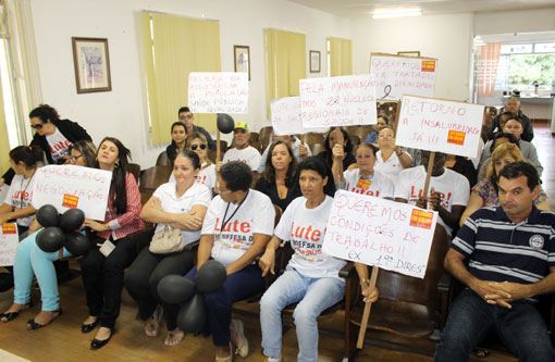 Brumado: Em greve, servidores estaduais de saúde se manifestam durante evento sobre SETAF