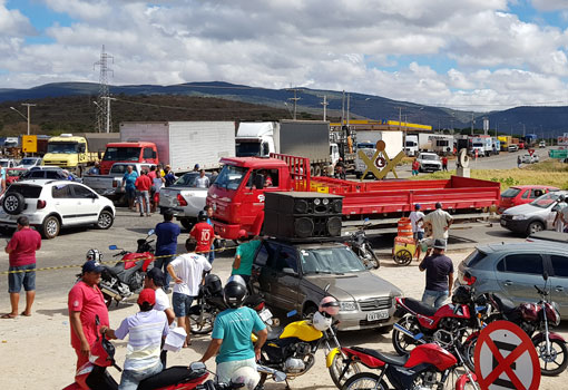 Brumado: no terceiro dia da greve, caminhoneiros não tem previsão para o fim do movimento