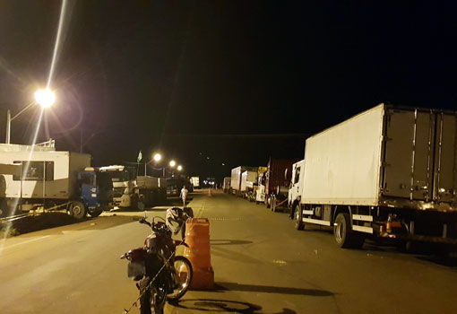 Líder de associação diz que 'decisão de suspender a greve é do caminhoneiro'