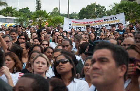 PROFESSORES EM GREVE DEVEM VOTAR FIM DA PARALISAÇÃO