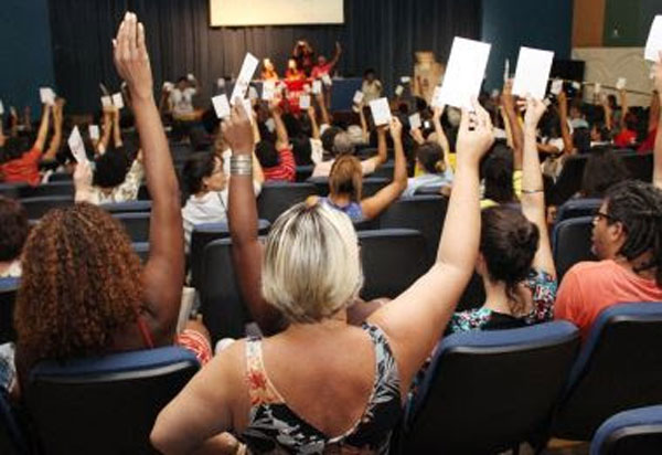 Professores da Uneb decidem manter greve; paralisação já dura 43 dias