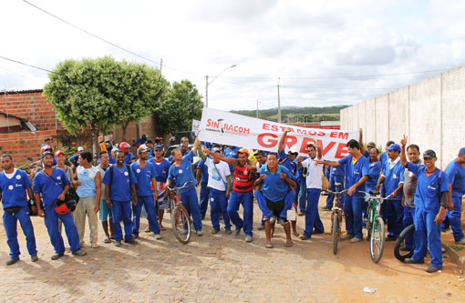 Brumado: Funcionários da Construção Civil paralisam atividades