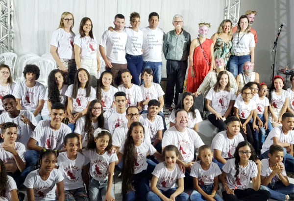 Realizado em Brumado o espetáculo do grupo musical Ungambikkula