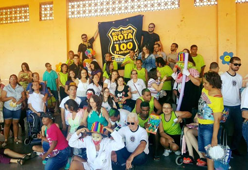 Brumado: Moto Grupo 100 Fronteiras proporciona dia de alegria as crianças da APAE