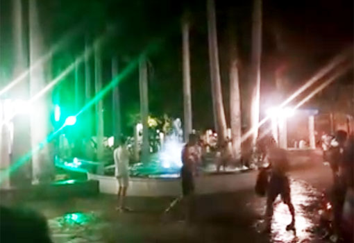 Brumado: grupo toma banho em fonte luminosa da Praça da Prefeitura; depredação do patrimônio público é crime 