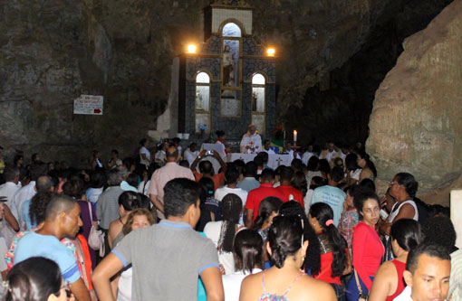 Ituaçu: Diocese de Caetité realizou a Romaria da Misericórdia à Gruta Santuário do Sagrado Coração de Jesus