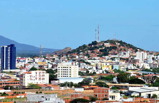 Ivana Bastos homenageia Guanambi pelo 1º lugar no ranking dos município mais desenvolvidos da Bahia