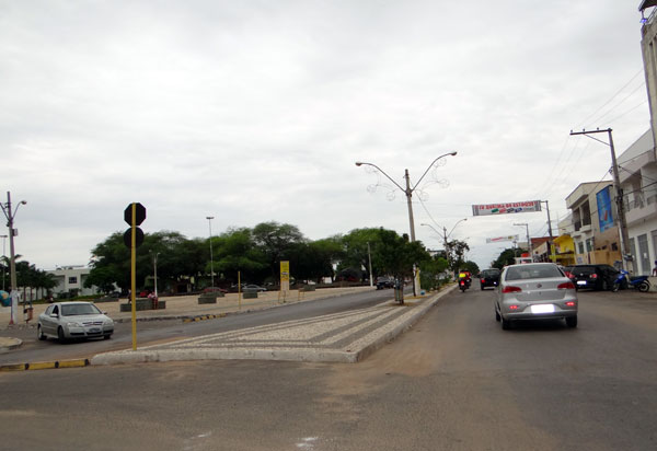 Prefeitura de Guanambi reduz eventos para 150 pessoas e restringe show musical até meia noite