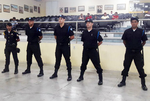 Brumado: Câmara apresenta fardamento da Guarda legislativa